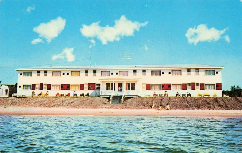 Eagle River Inn (New Swank Motel) - Vintage Postcard (newer photo)